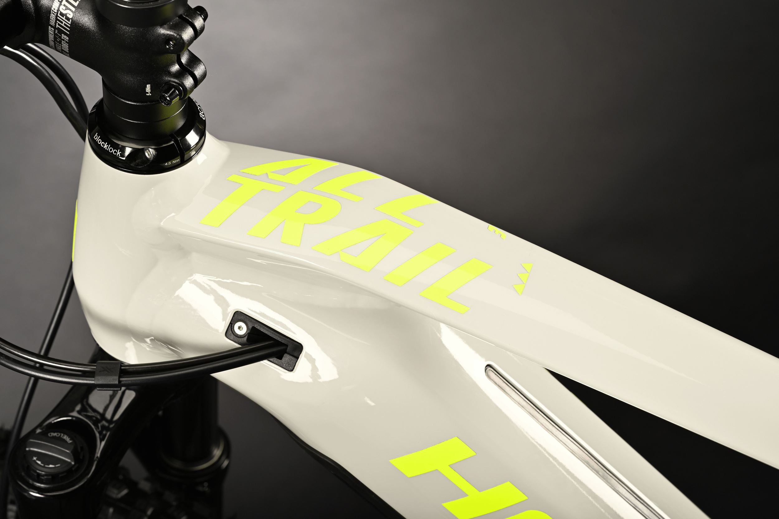 media.product.imagealternatetextformat.details